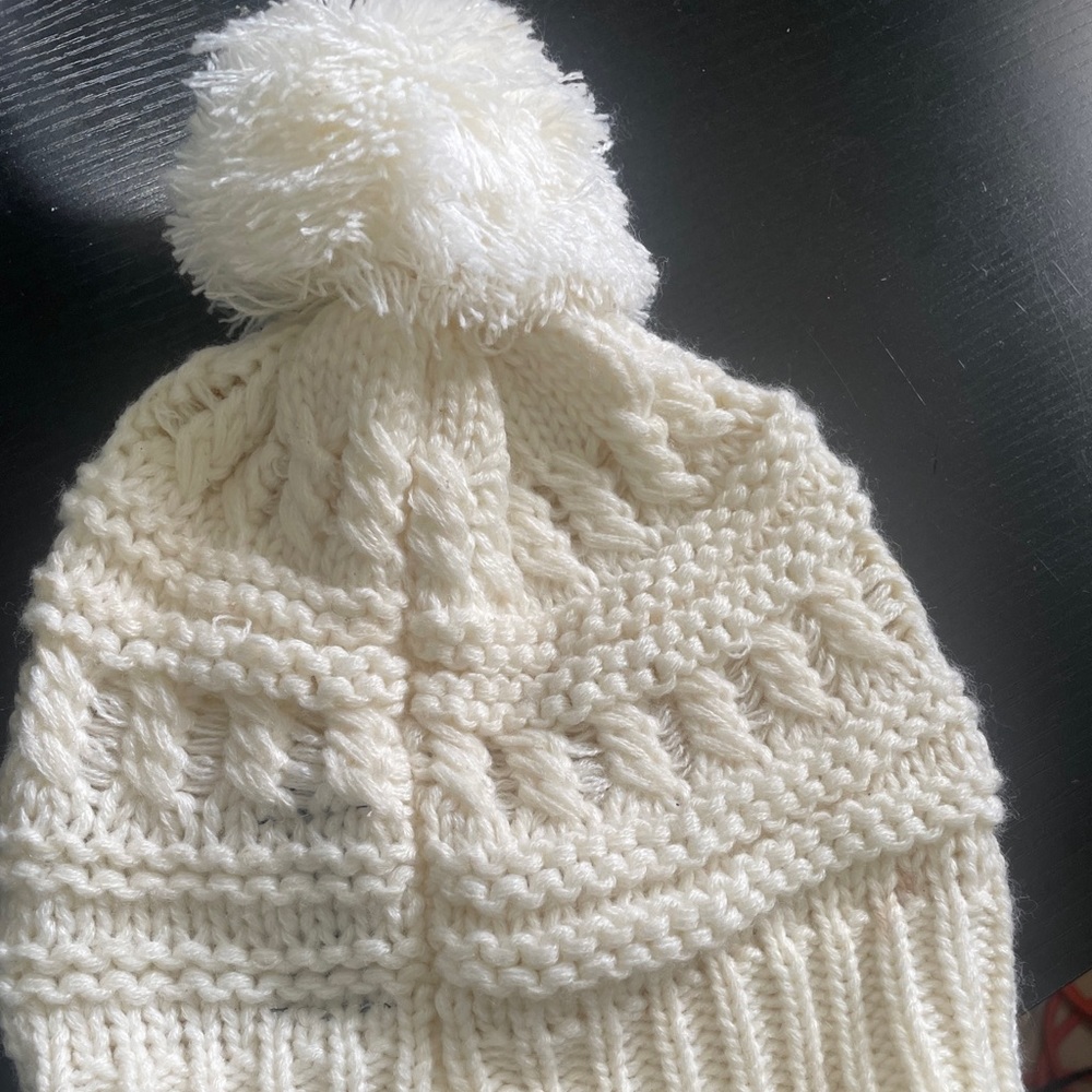 Jessica Simpson Pom Pom Beanie hat